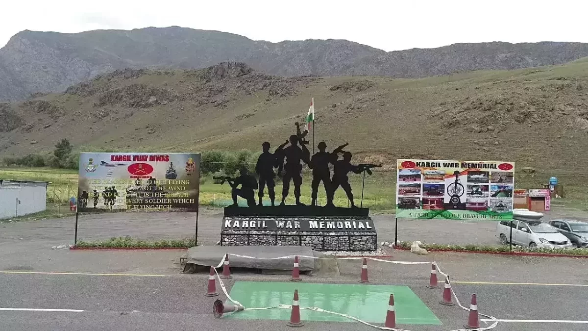 Drass Kargil War Memorial Ladakh soldier statues Indian tricolor flag banners mountains highway cars cones, honoring 1999 Operation Vijay heroes on Srinagar-Leh NH1D, perfect Ladakh adventure package