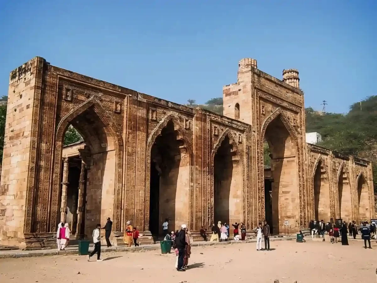 Adhai Din Ka Jhopra, historic mosque in Ajmer Rajasthan, Indo-Islamic architecture and famous heritage monument.