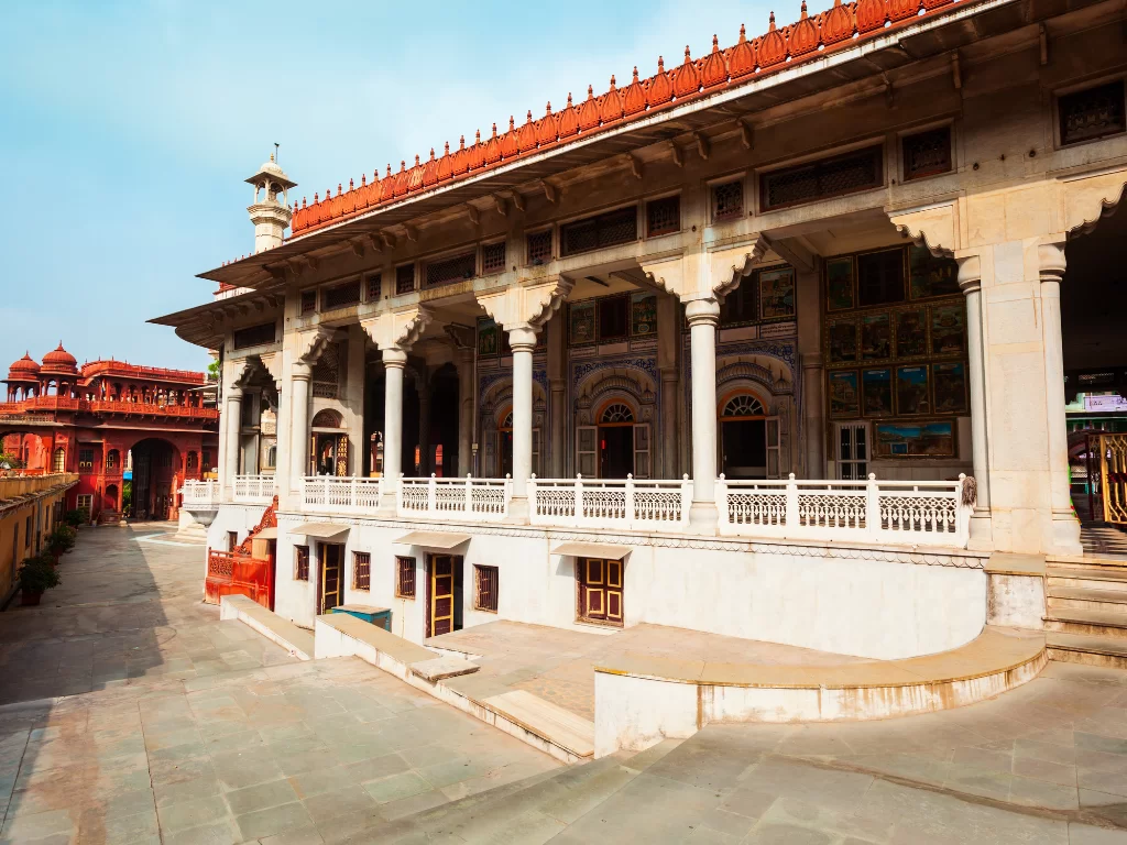 Red sandstone pavilion at Ajmer Soniji ri Jain Temple Rajasthan in clear daylight, featuring arched pillars and intricate frescoes, perfect spiritual Rajasthan tour package.