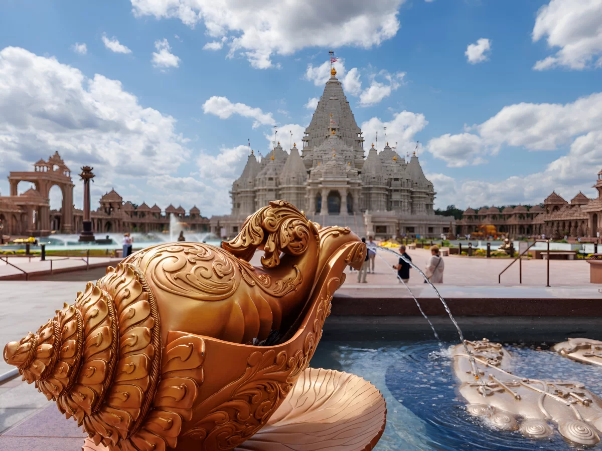 Akshardham Temple Delhi, grand Hindu temple complex with intricate carvings and iconic cultural landmark in India.