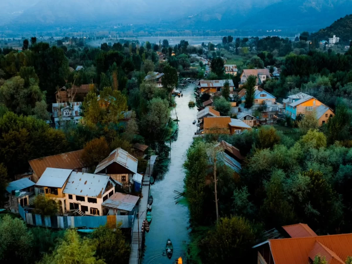 Aru Valley Pahalgam Kashmir aerial Lidder River colorful houseboats mountains, wooden shikaras green forests blue dusk skies, perfect Jammu Kashmir Lidderwat valley package.