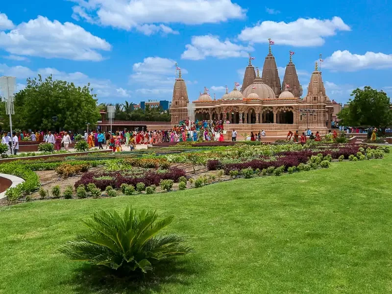 BAPS Shri Swaminarayan Temple Bhavnagar, magnificent Hindu temple known for its intricate carvings, grand architecture, and beautifully landscaped gardens.