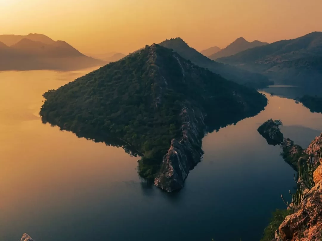 Bahubali Hills Udaipur scenic hilltop viewpoint overlooking Badi Lake and Aravalli hills at sunset