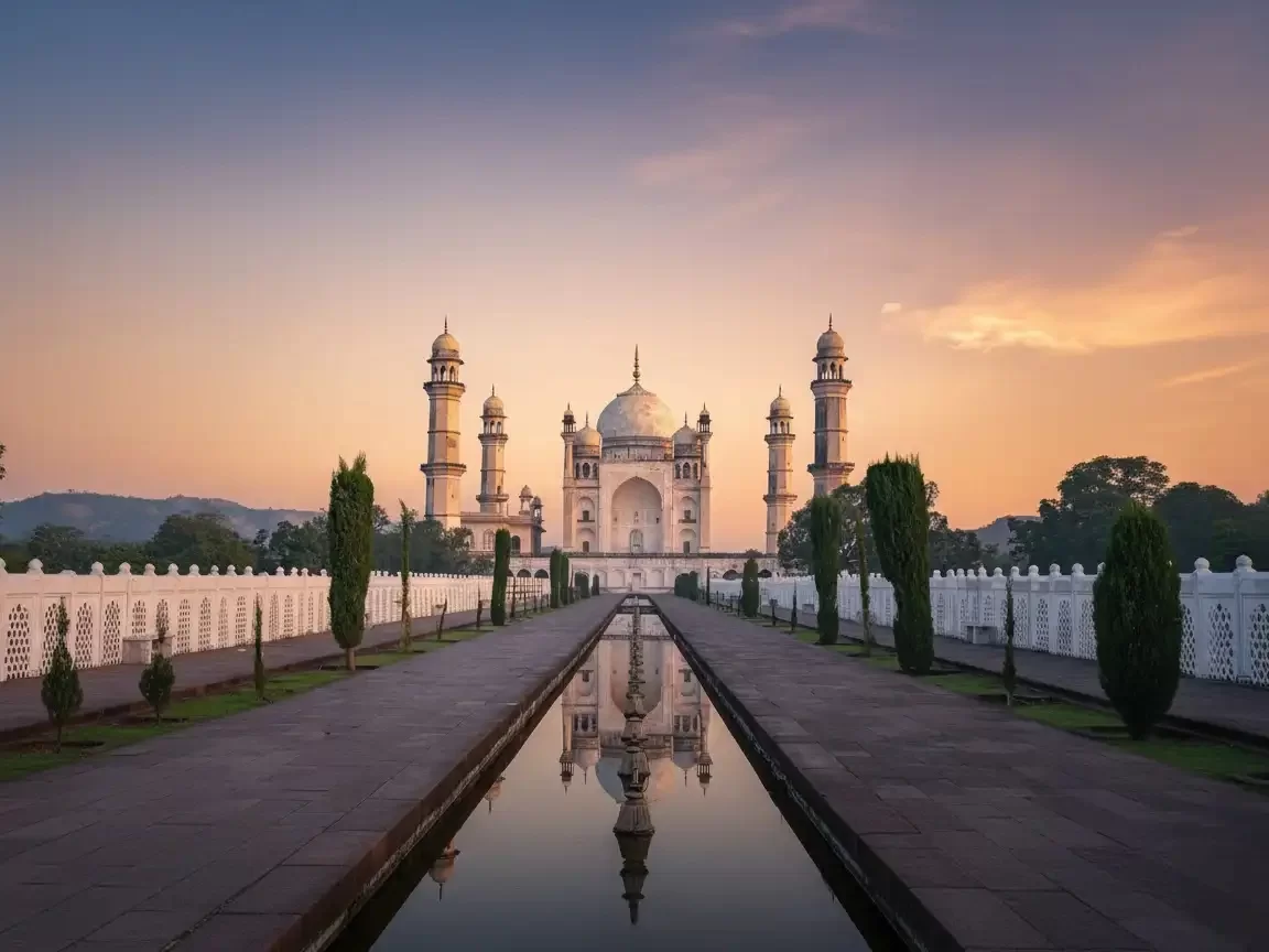 Bibi ka Maqbara Mughal era mausoleum at Aurangabad in Maharashtra tour packages
