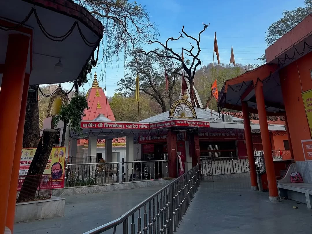 Bilkeshwar Mahadev Temple Haridwar ancient Shiva temple with hill backdrop and peaceful courtyard near Har Ki Pauri
