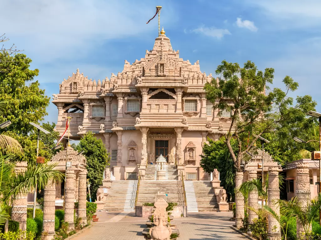 Borij Derasar Vishwamaitri Dham Jain temple Gandhinagar pink sandstone shikhara intricate carvings gardens entrance, serene pilgrimage site perfect for Gujarat tour packages.