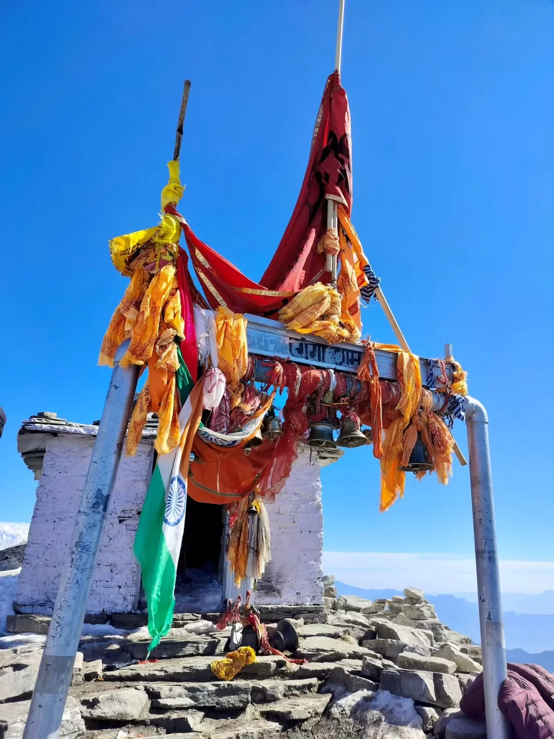 Tungnath Temple summit shrine with prayer flags featured in Uttarakhand tour packages