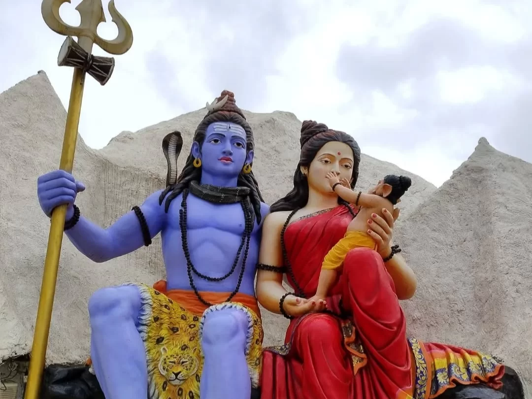 Darshan Museum. Spiritual museum in Pune featuring detailed Hindu deity sculptures and cultural exhibits.