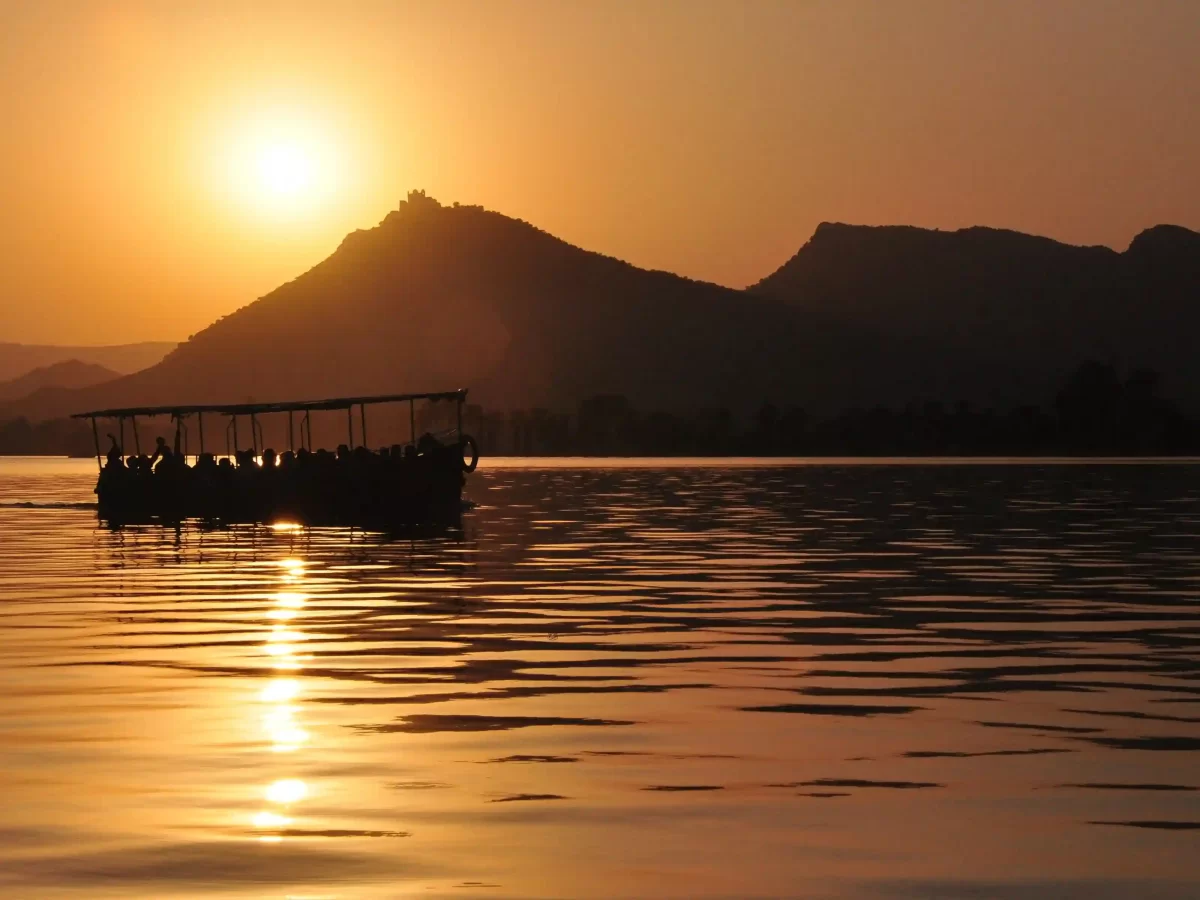 Fateh Sagar Lake scenic waterfront with the Nehru Garden island and distant Aravali hills at the popular Udaipur landmark.