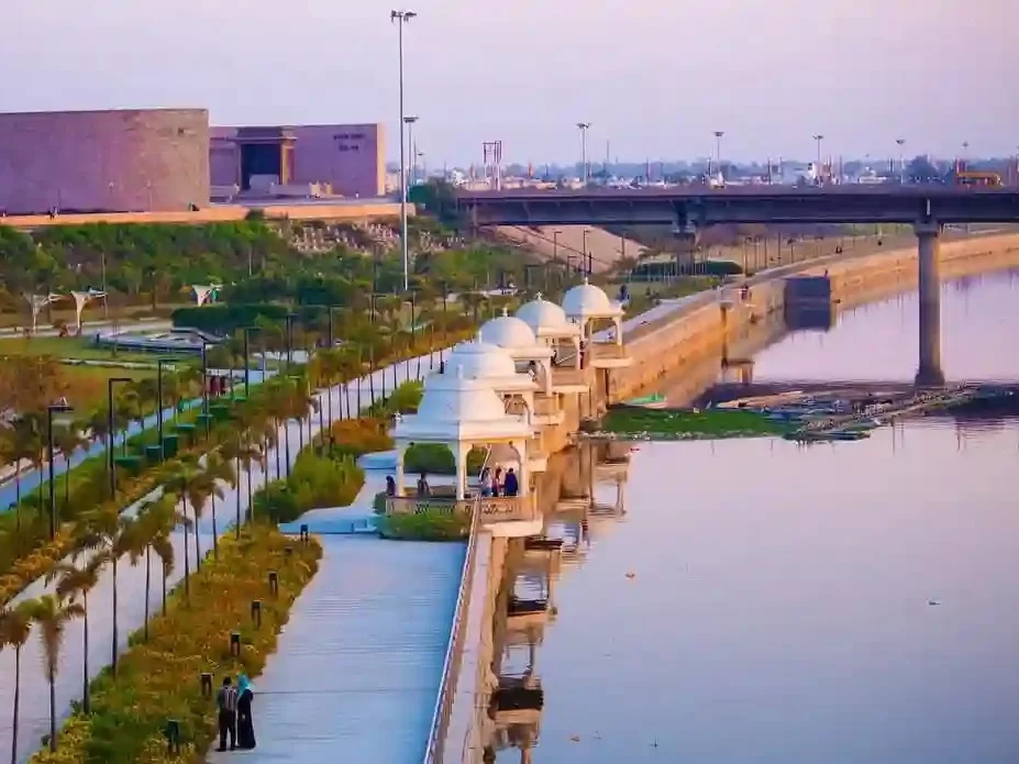 Gomti Riverfront Park Lucknow, scenic riverside promenade with landscaped gardens, walkways and domed pavilions along the Gomti River in Uttar Pradesh.