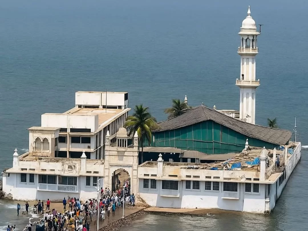 Haji Ali Dargah. Iconic seaside mosque and dargah in Mumbai located on an islet in the Arabian Sea.