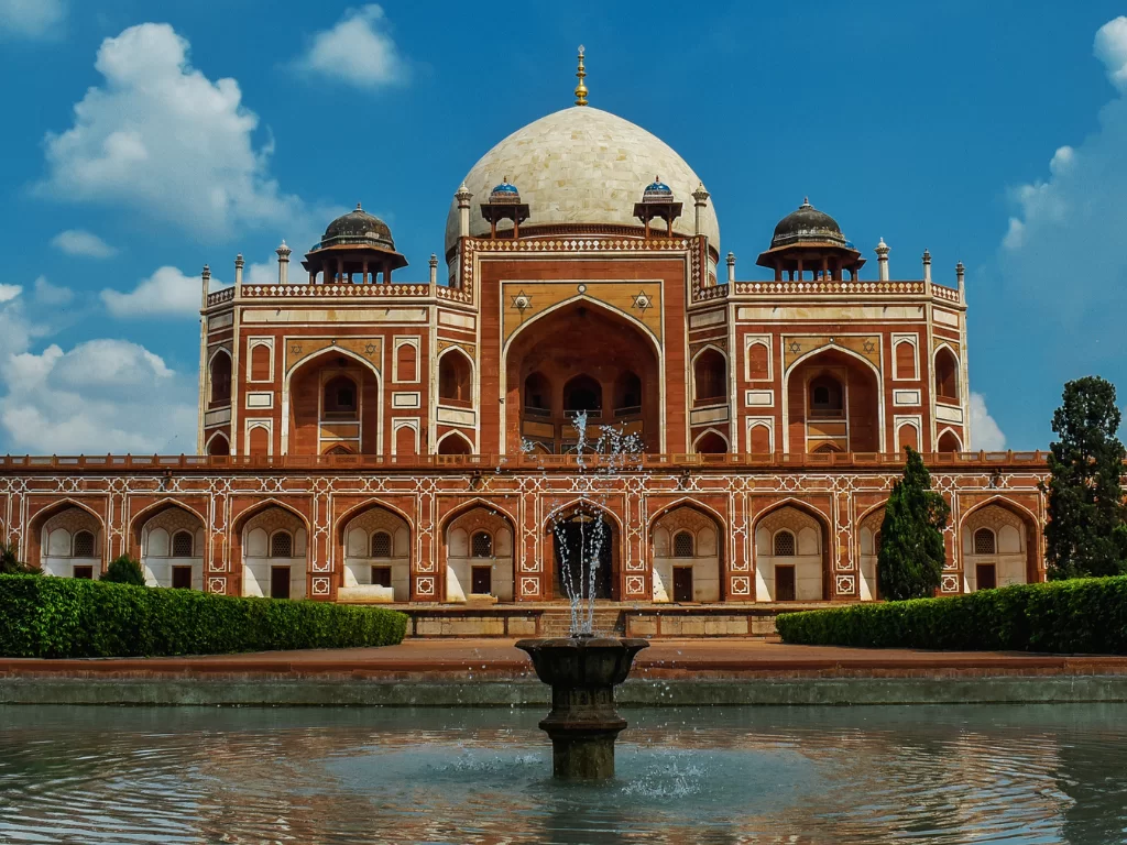 Humayun’s Tomb, Delhi – front view of the red sandstone Mughal mausoleum with white marble dome and garden fountain, UNESCO World Heritage monument and popular Delhi sightseeing attraction