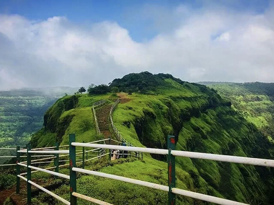Hiking trail at Lodwick Point viewpoint during misty morning, featuring lush green hills and valleys, perfect adventure experience in Srinagar tour package.
