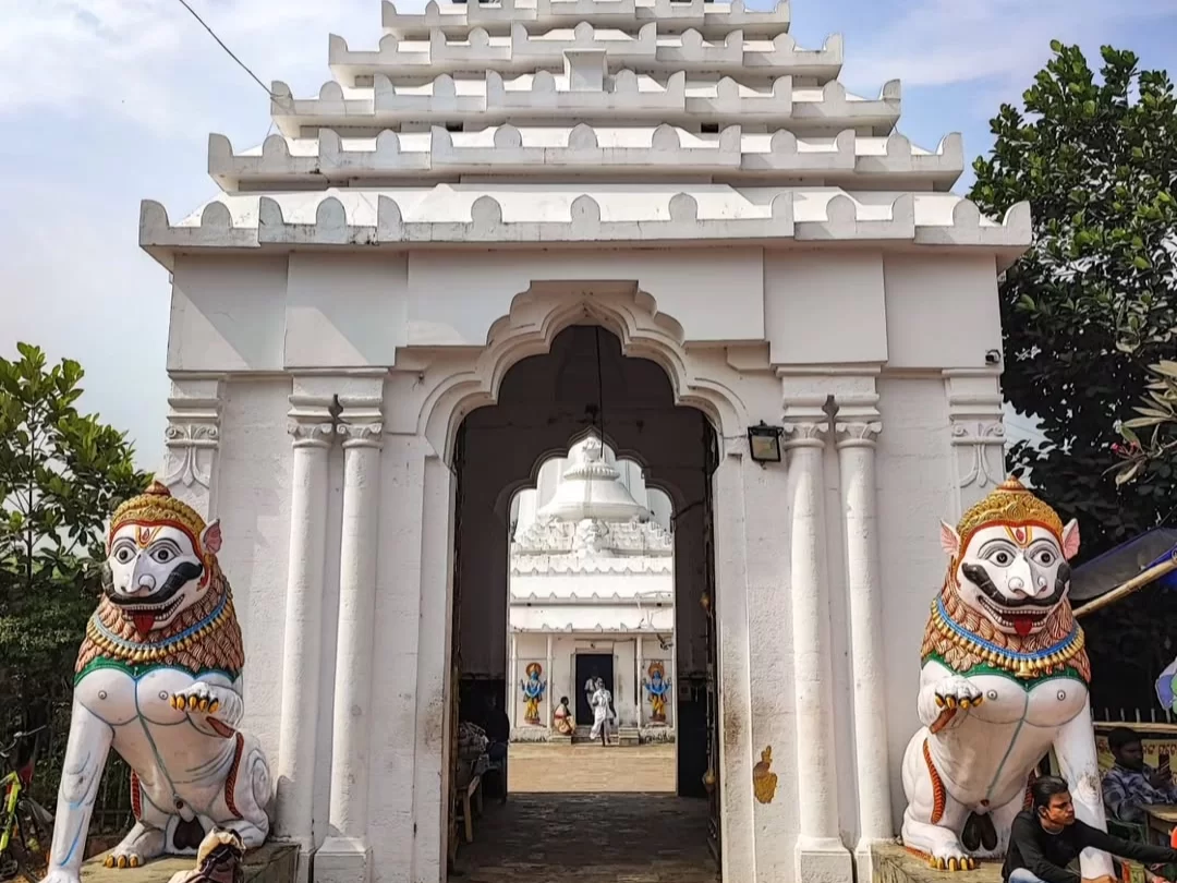 Alarnath Temple Brahmagiri Puri Odisha ornate vimana gateway ornate lion guardians devotees palms, Vishnu Alarnath Mahalakshmi Kalinga architecture Jagannath link, perfect spiritual Rath Yatra darshan package.