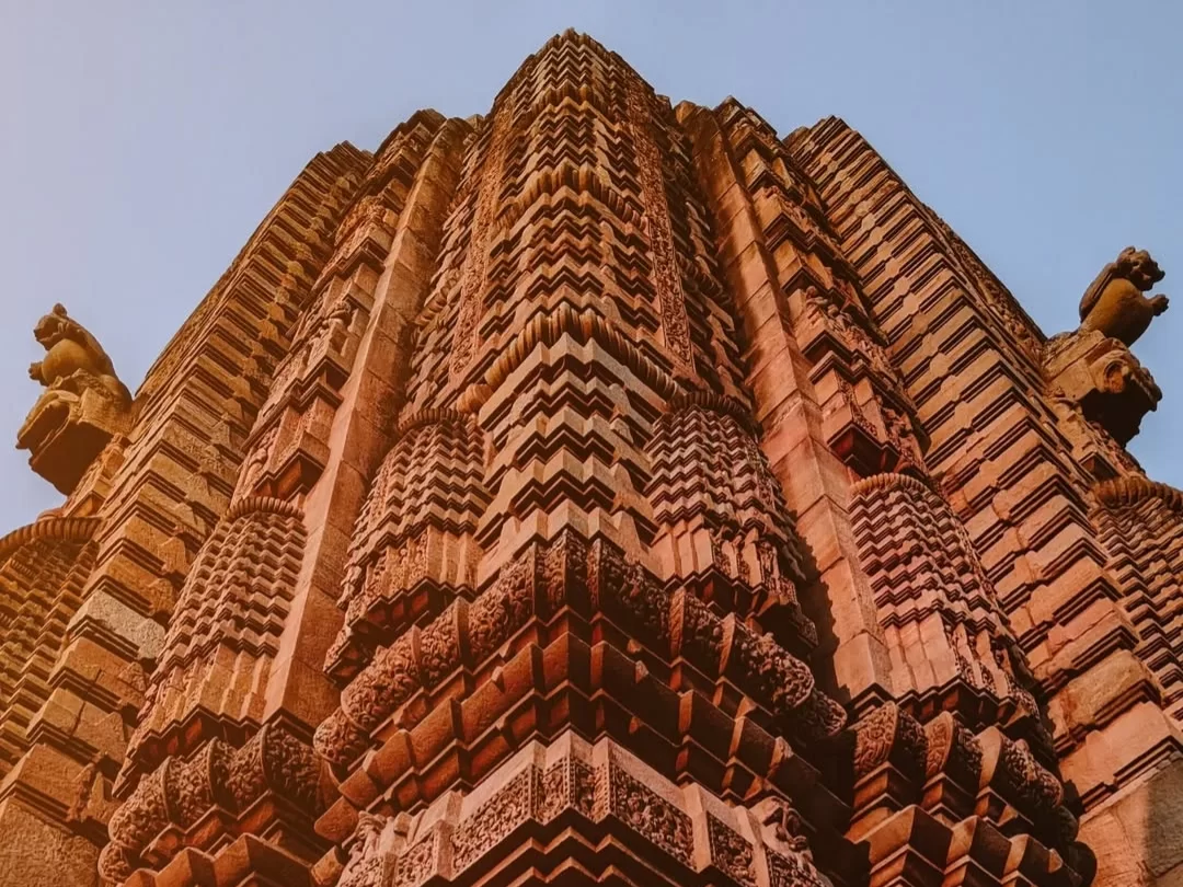 Brahmeswara Temple tower at Bhubaneswar during golden hour, featuring Kalinga carvings and lion guardians, perfect heritage Bhubaneswar tour package. 
