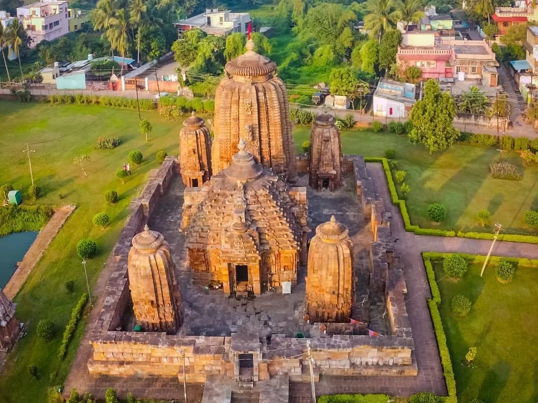 Brahmeswara Temple complex at Bhubaneswar from aerial view, featuring multiple Kalinga spires and green lawns, perfect heritage Bhubaneswar tour package. 