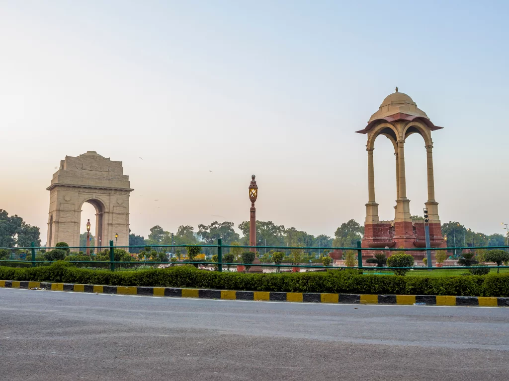 India Gate and Netaji Subhas Chandra Bose canopy at Kartavya Path, New Delhi – iconic war memorial complex with manicured lawns, ideal landmark view for Delhi city tour packages.