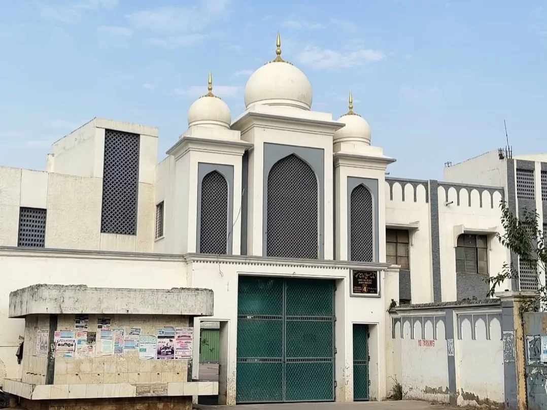Jama Masjid Aurangabad. Historic mosque with elegant domes and traditional Islamic architecture in Maharashtra.