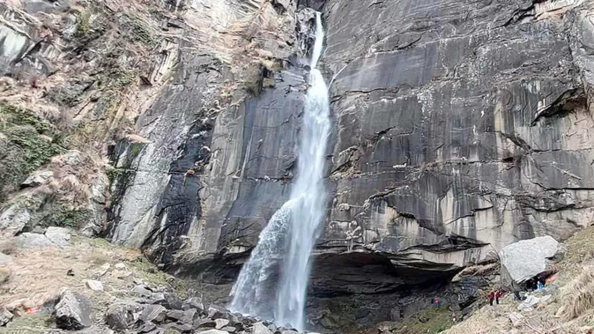 Jogini Waterfall at Manali Himachal Pradesh during misty day, featuring cascading water from rocky cliffs amid greenery, perfect adventure experience Himachal Pradesh tour package.