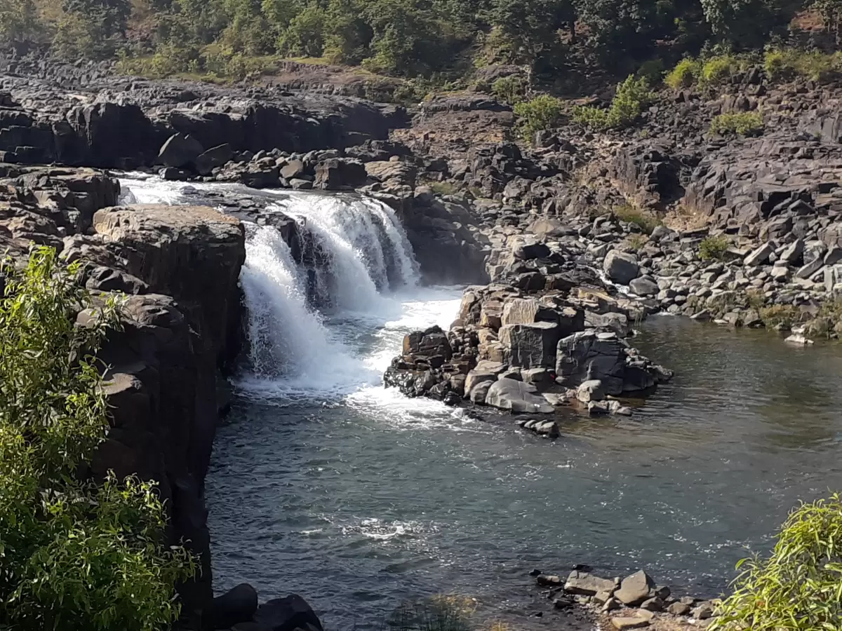 Johila Waterfall near Amarkantak with rocky cliffs and cascading river views, Madhya Pradesh nature tourism attraction