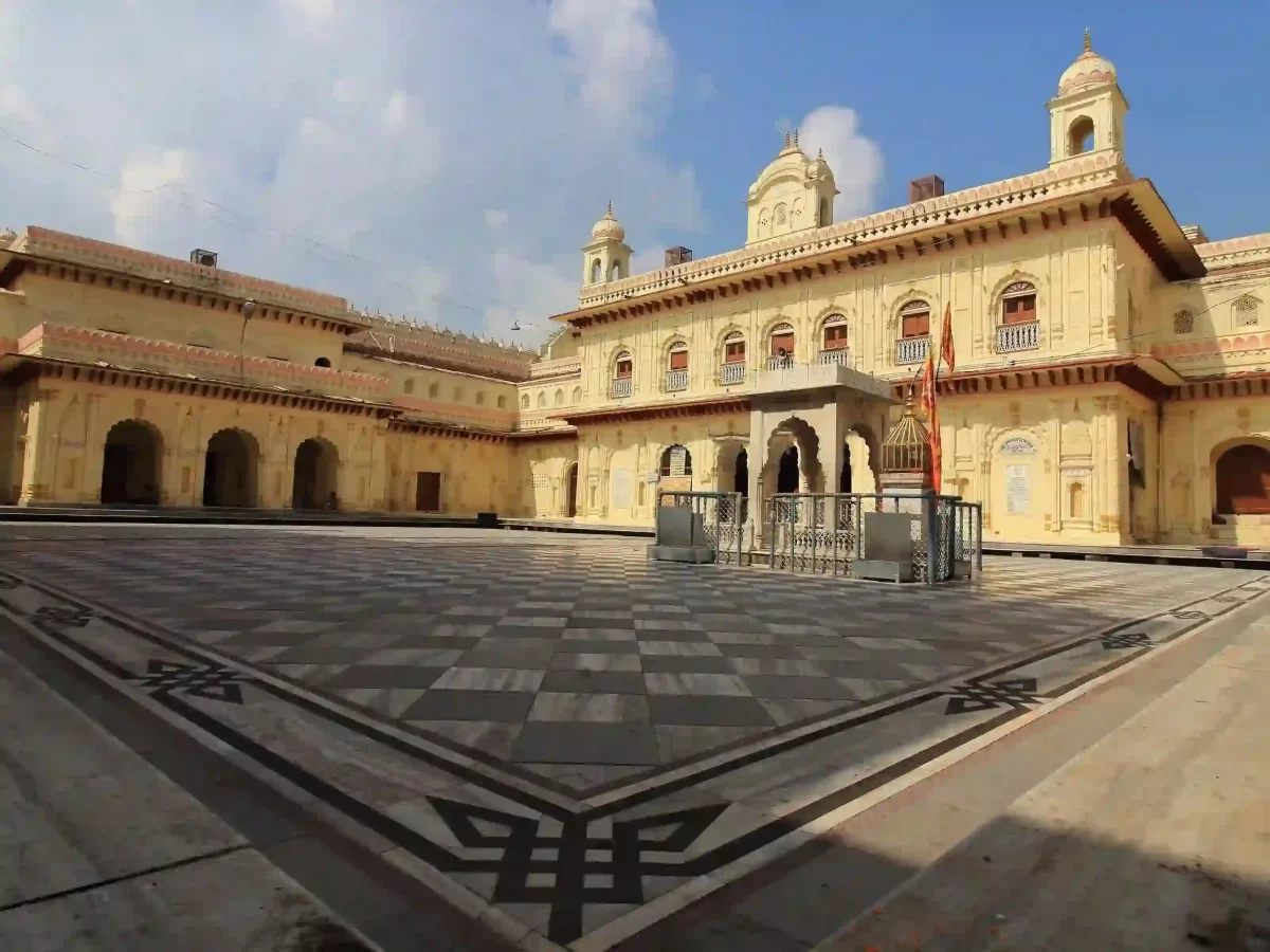 Kanak Bhawan Ayodhya, grand Hindu temple dedicated to Lord Rama and Goddess Sita featuring elegant arches and courtyard architecture in Uttar Pradesh.