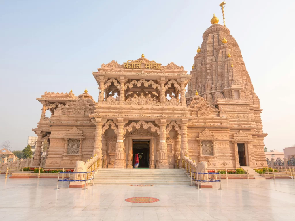 Kirti Mandir temple at Vadodara during clear daytime, featuring golden spires, intricate sandstone carvings, arched entrance, perfect spiritual experience with Gujarat Vadodara tour package. 