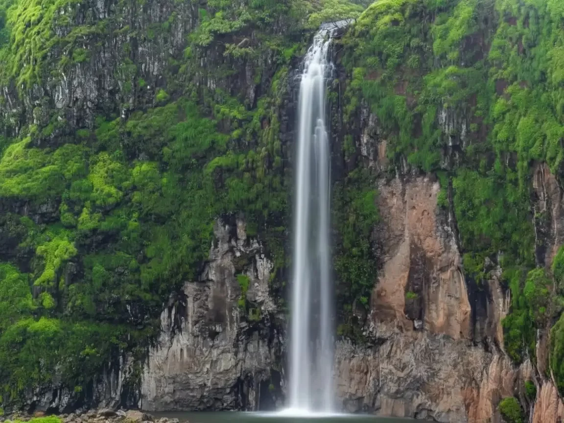 Lingmala Waterfall cascading down lush green cliffs in Mahabaleshwar Maharashtra tour packages