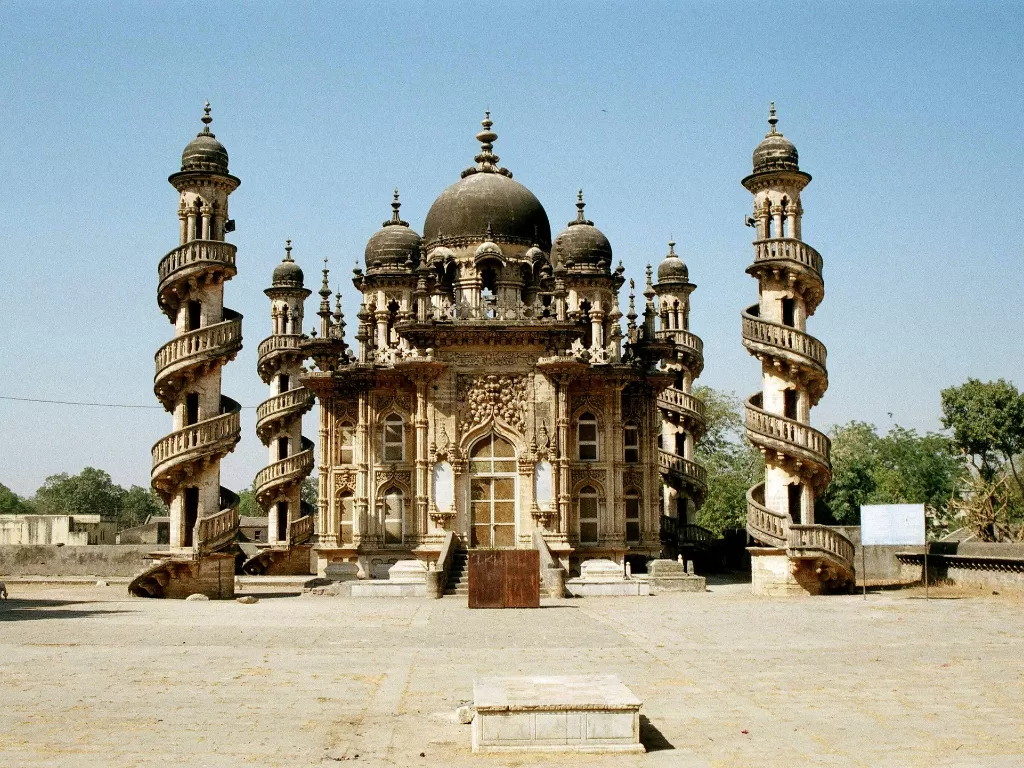Mahabat Maqbara at Junagadh during clear day, featuring spiral minarets, domes, intricate carvings, perfect heritage experience with Gujarat tour packages.