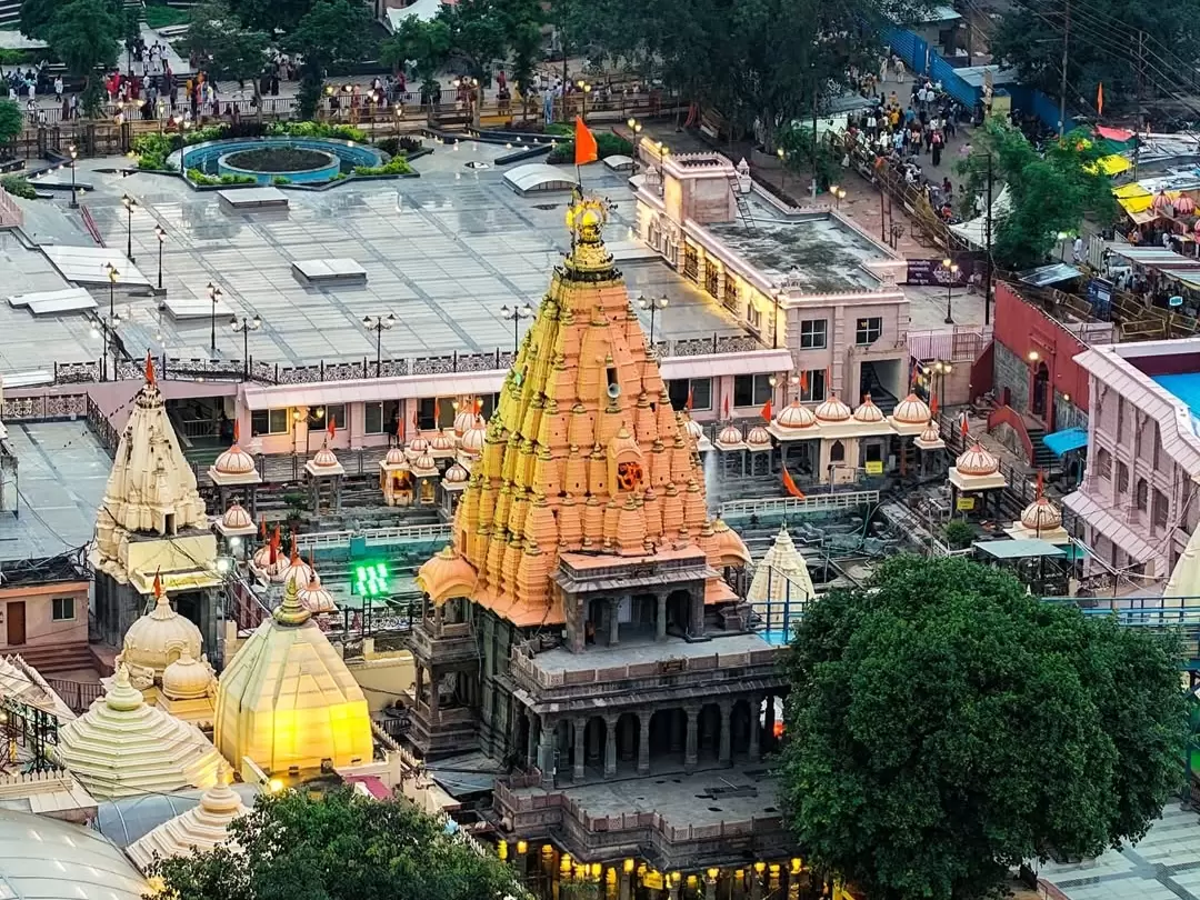 Mahakaleshwar Jyotirlinga Temple in Ujjain, Madhya Pradesh with illuminated temple complex and towering shikhara, featured in Madhya Pradesh tour packages