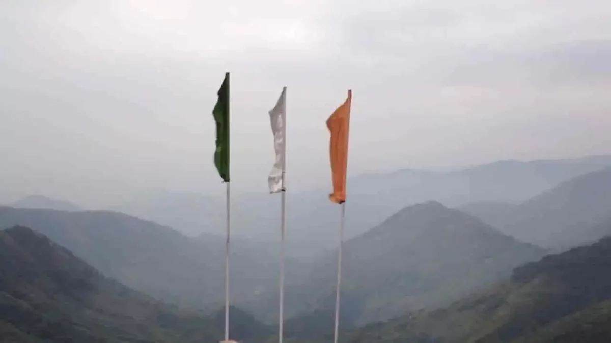 Mawjngih Lapynshongdor View Point in Meghalaya, scenic hilltop offering panoramic views of misty valleys.