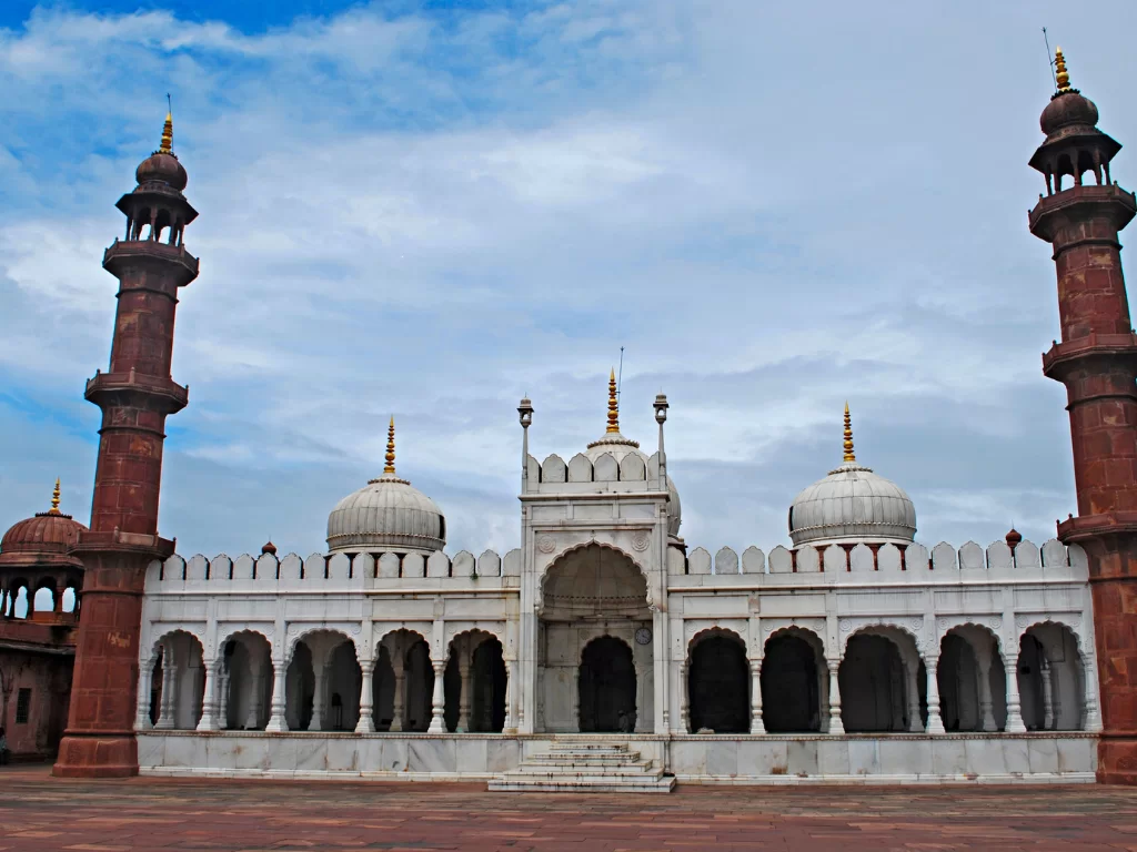 Moti Masjid at Bhopal during partly cloudy day, featuring red minarets white marble arches domes, perfect cultural Madhya Pradesh tour package.