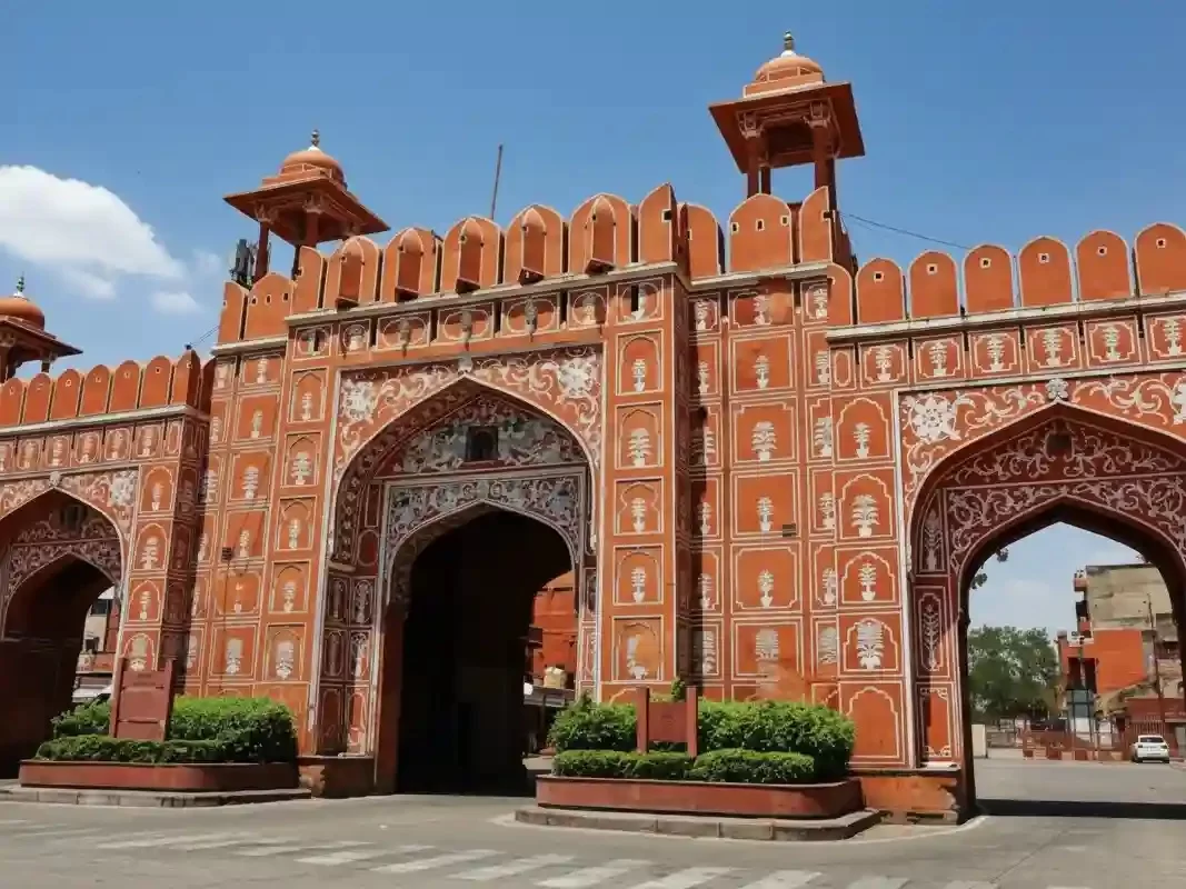 Sanganeri Gate Jaipur Monumental pink sandstone archway serving as the southern entrance to the Old City's bustling textile and handicraft markets Rajasthan.