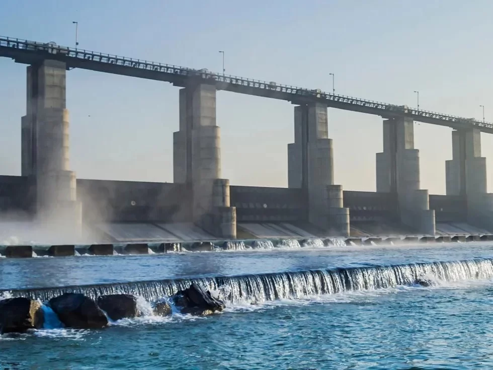 Sant Sarovar Dam Gandhinagar, scenic Sabarmati River dam in Gujarat, popular picnic spot and tourist attraction in India.