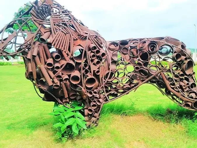 Sarita Udhyan Gandhinagar, scenic riverside garden and popular tourist park with artistic sculptures and lush greenery in India.