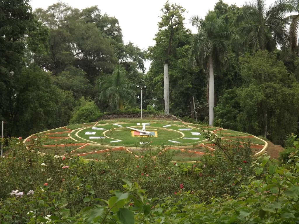 Sayaji Baug Vadodara floral clock garden surrounded by palm trees and rose beds, iconic landmark perfect for Gujarat tour packages.