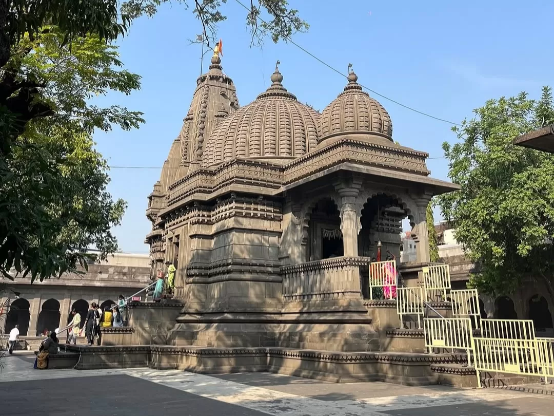 Shree Kalaram Mandir in Panchvati, Nashik, Maharashtra, featuring intricate black stone architecture and temple domes, a prominent spiritual site often included in Maharashtra tour packages.