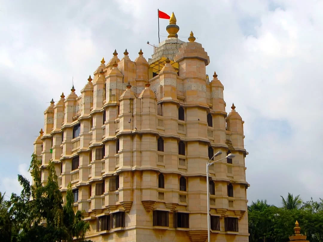 Shree Siddhivinayak Temple Mumbai. Famous Ganpati temple in Prabhadevi attracting devotees and tourists year-round.