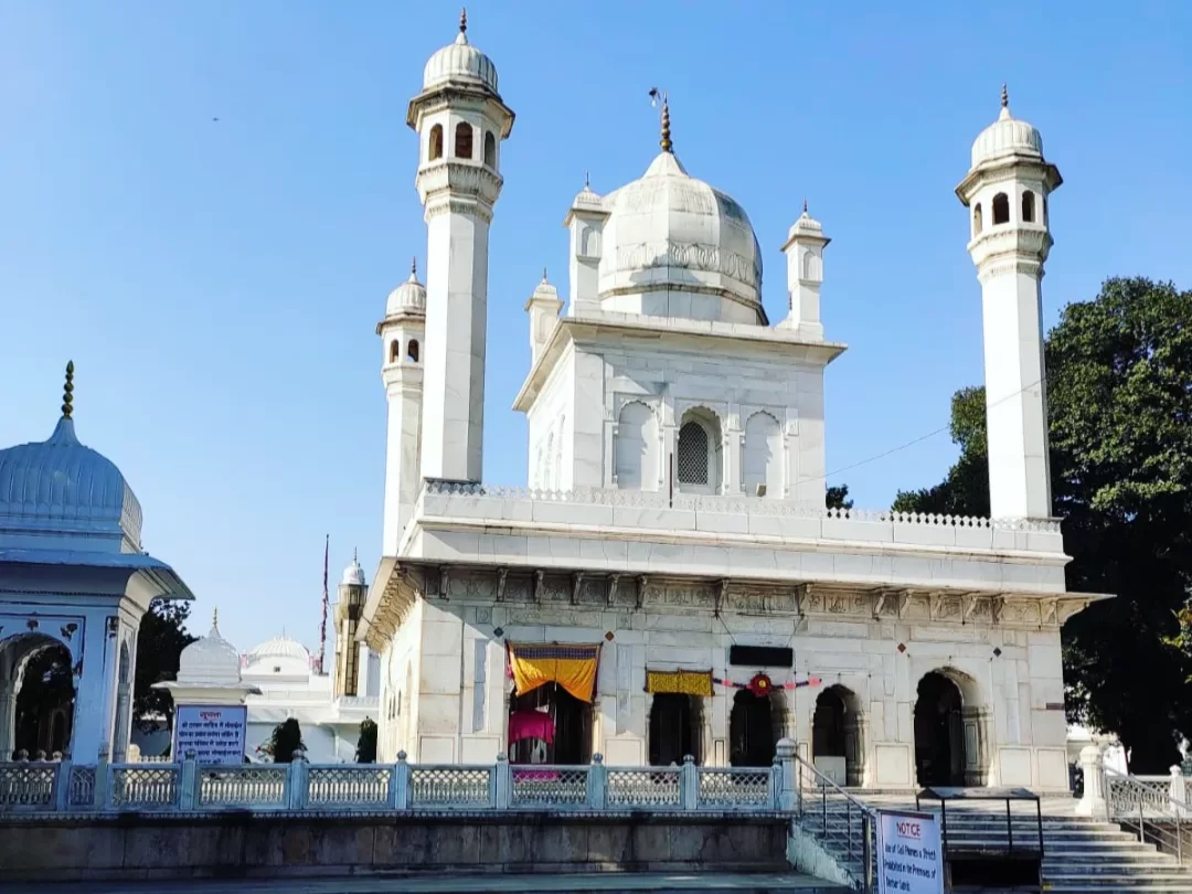 Shree Guru Ram Rai Darbar Sahib in Dehradun, Uttarakhand showcasing its white Mughal-style architecture and domed towers, a historic site included in Uttarakhand tour packages