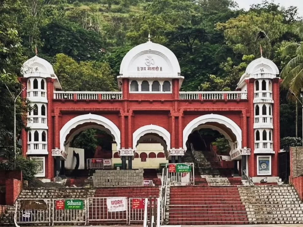 Shri Chatushrungi Devi Temple Pune. Hilltop Hindu temple dedicated to Goddess Chatushrungi with scenic city views.