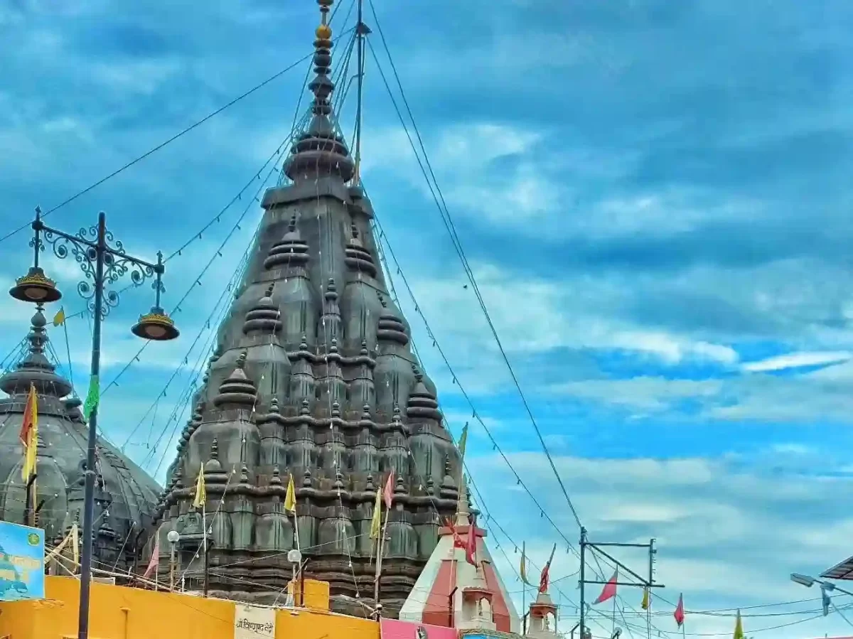Shri Vishnupad Temple Gaya, sacred Hindu temple dedicated to Lord Vishnu featuring ancient stone architecture and strong spiritual significance in Bihar.
