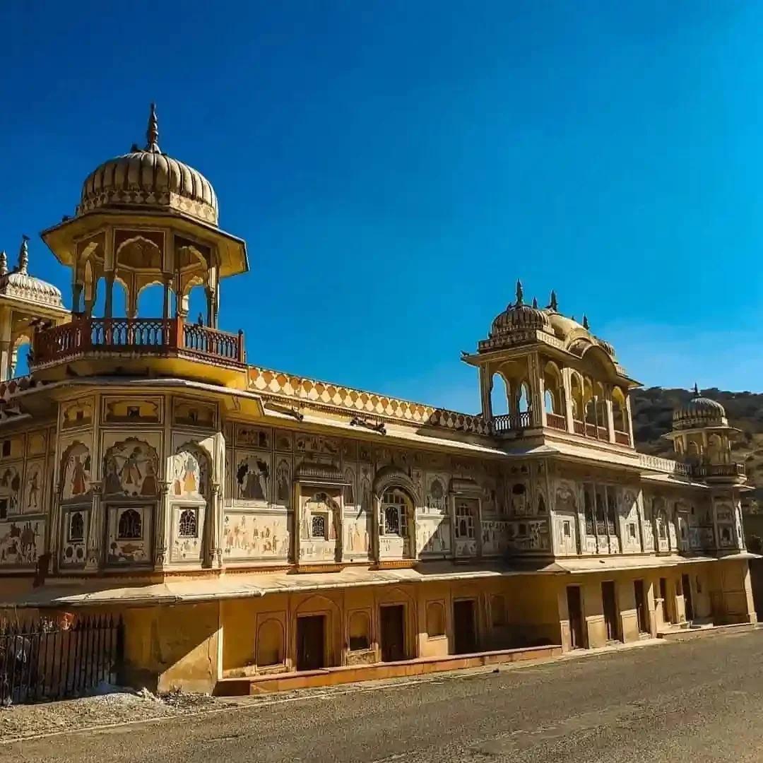 Sisodia Rani Ka Bagh Jaipur Tiered 18th-century royal garden featuring painted murals of Lord Krishna’s life, multi-level water fountains, and lush greenery Rajasthan.