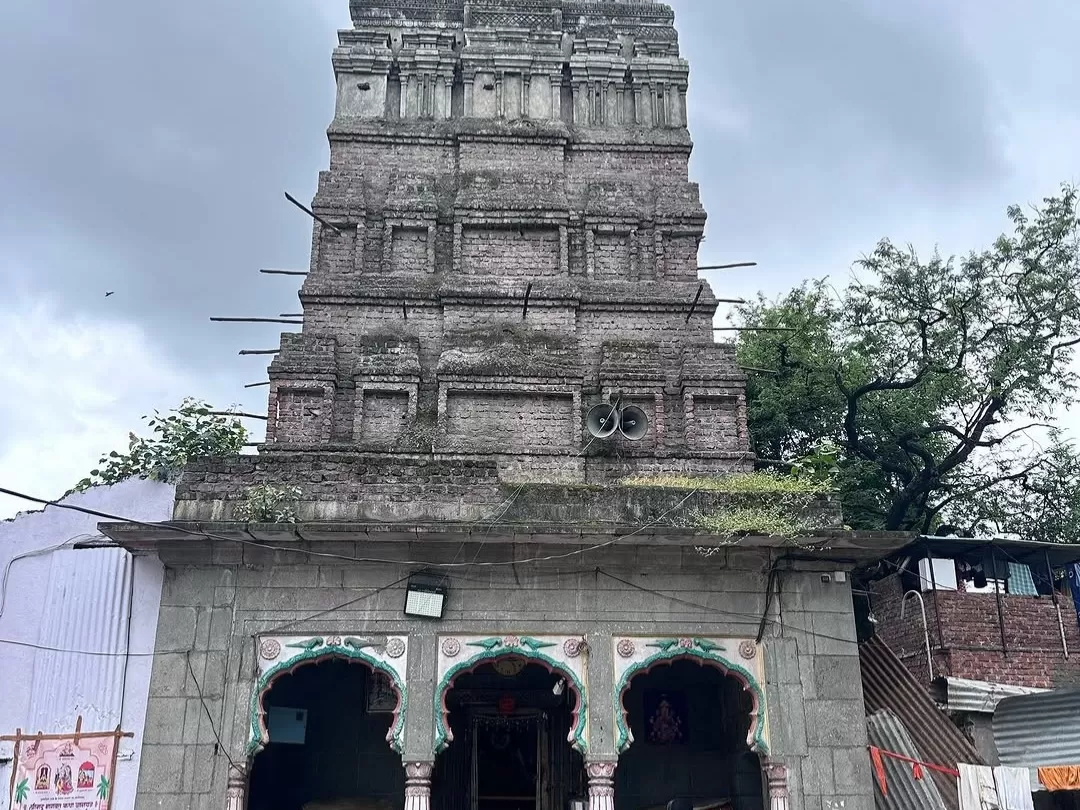 Sri Ahobila Mutt's Sri Balaji Mandir Mumbai. Historic Hindu temple dedicated to Lord Balaji with traditional architecture.