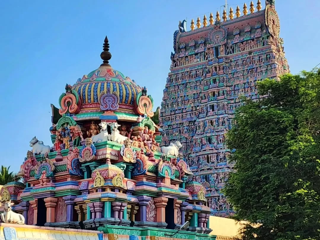 Sri Sarangapani Swamy Temple, ancient Vishnu temple in Kumbakonam with towering colorful Dravidian gopuram