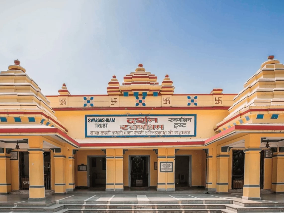 Swarg Ashram Rishikesh spiritual retreat on Ganga River with temples, yoga centers and serene ashram complex