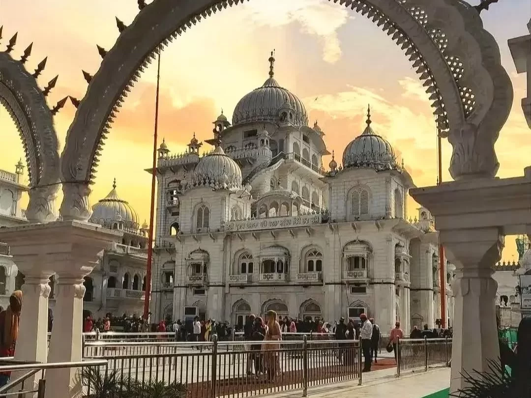 Takht Shri Patna Sahib Gurudwara Patna sacred Sikh shrine with white marble domes at sunset Bihar pilgrimage site