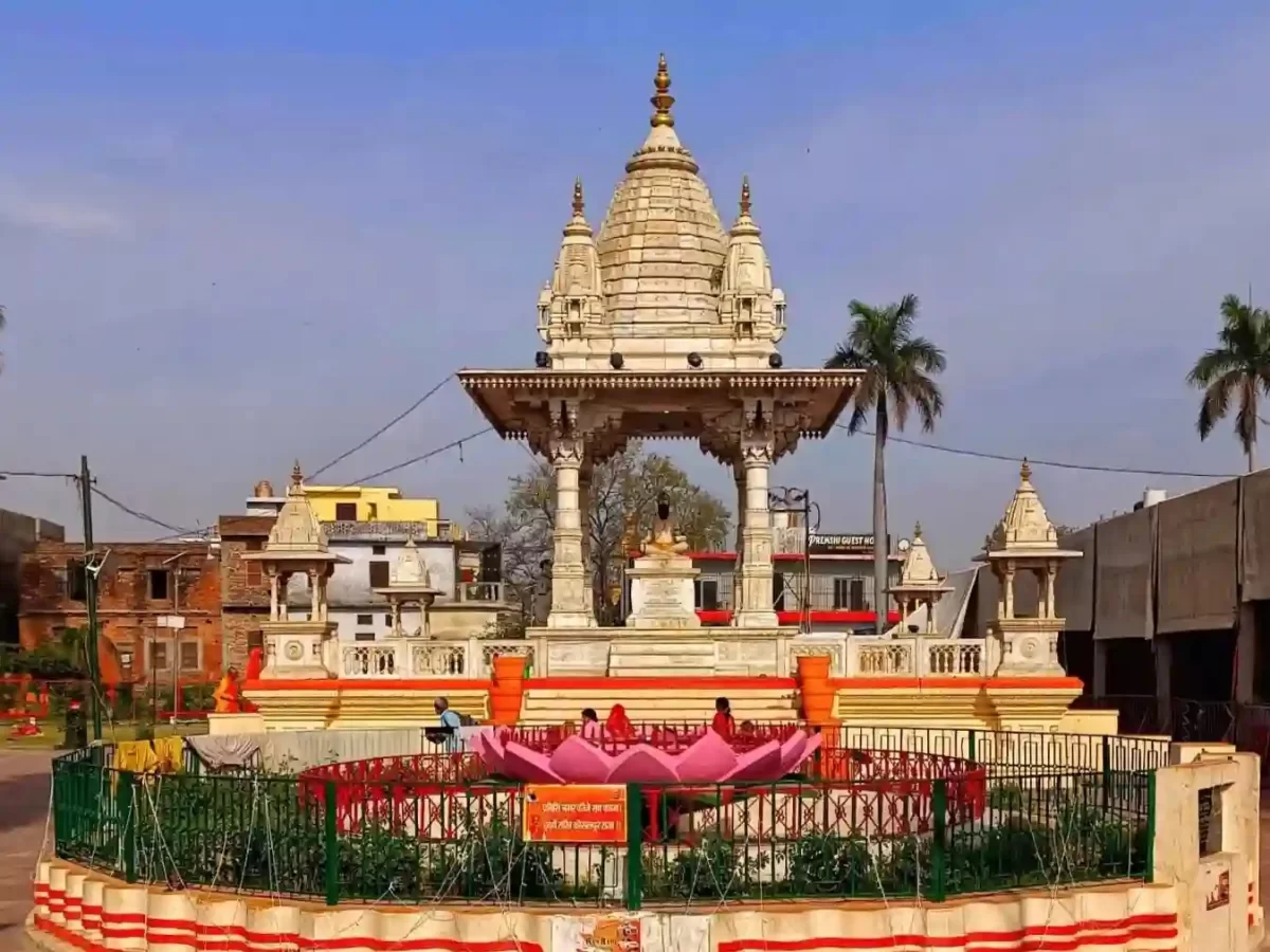 Tulsi Udyan Ayodhya serene garden dedicated to Goswami Tulsidas, featuring landscaped lawns, temple pavilion, and peaceful cultural ambiance in Uttar Pradesh.