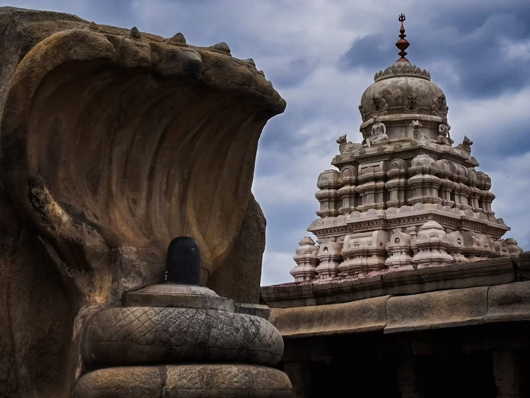 Veerbhadra Swamy Temple Lepakshi iconic Nandi and temple architecture in Andhra Pradesh tour packages.