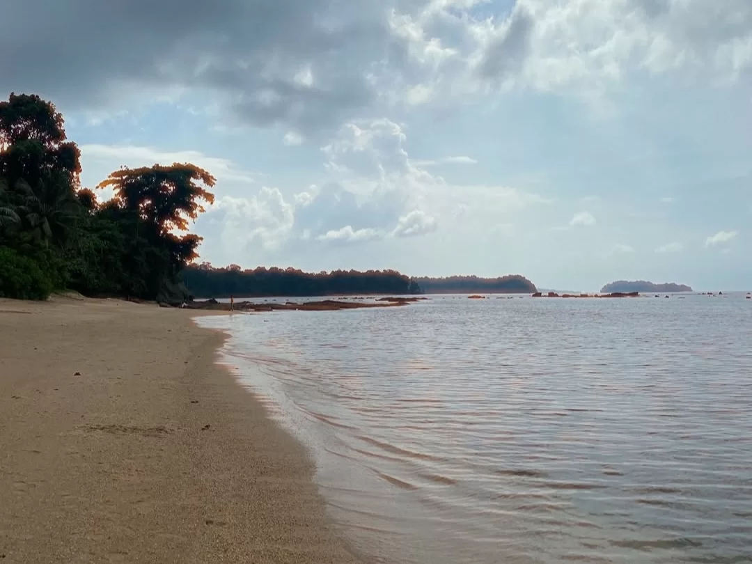 Wandoor Beach, peaceful beach near Port Blair known for calm waters, scenic sunsets, and gateway to Mahatma Gandhi Marine National Park.