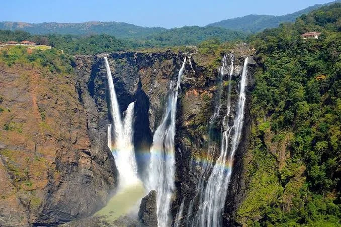 Jog British Bungalow Viewpoint in Jog Falls during daylight, featuring cascading waterfalls and lush hills, perfect nature experience, Karnataka tour packages.