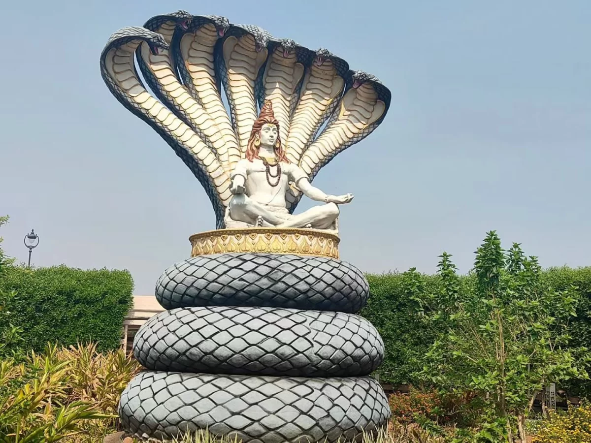 Sheshnag Shiva statue at Mahakal Lok Corridor Ujjain during clear daylight, featuring seven hoods meditation pose hedges, perfect spiritual Madhya Pradesh tour package.